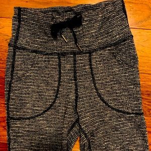 *Lululemon Black w Reflective Silver Leggings NWOT